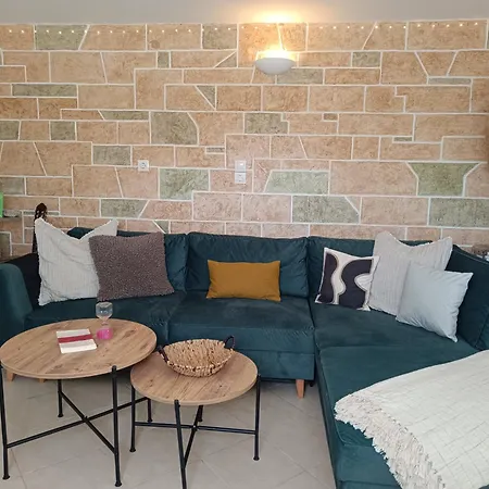 Cozy Water Tank House In Tholaria *